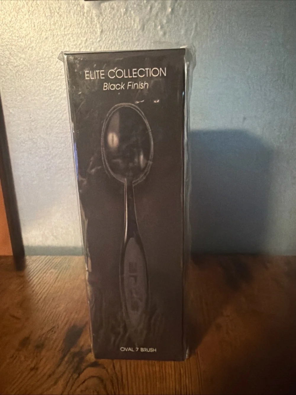 artis Oval 7 Foundation Brush - Black -Synthetic